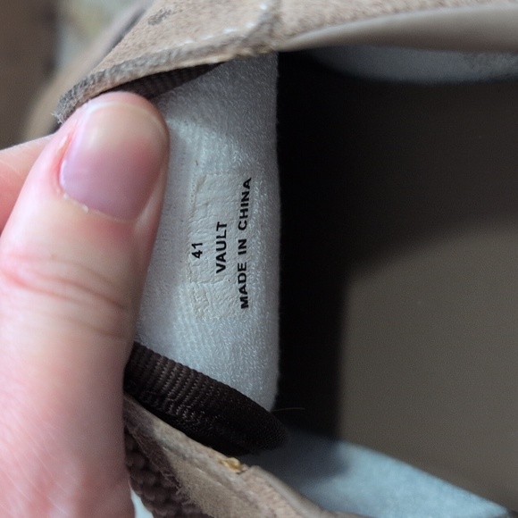 Silent D Vault Sneakers - Picture 4 of 6